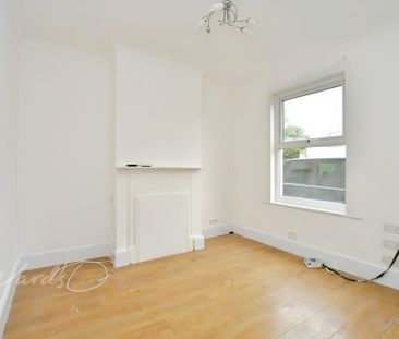3 bedroom end of terrace house to rent - Photo 1
