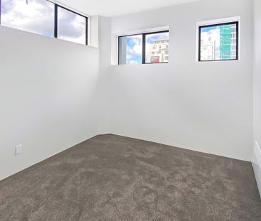 Inner City Living - Great Location - Photo 3