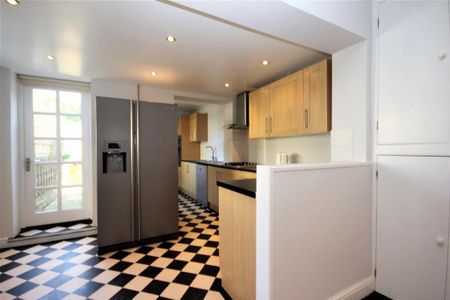 2 bedroom semi-detached house to rent - Photo 5