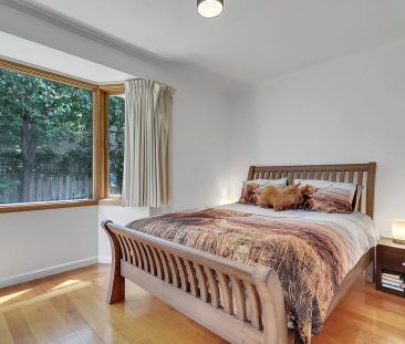 EXPANSIVE FAMILY HOME WITH POOL, SAUNA & MULTIPLE LIVING ZONES - Photo 5