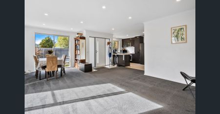 Immaculate Villa in Peaceful Mount Nelson - Photo 3