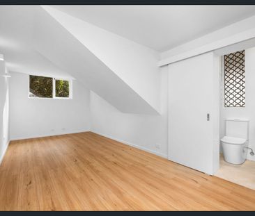 Stunning Views, Stunning Home - Photo 5