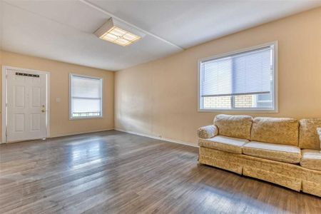 For Lease - 5145 Kitchener Street, Niagara Falls, Ontario - Photo 2