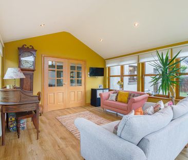 4 bedroom detached house to rent - Photo 2