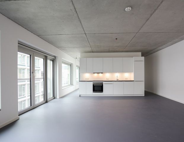 Ein besonderes Schmuckstück mit viel Platz, Sichtbeton, EBK und SmartHome-Features - Photo 1