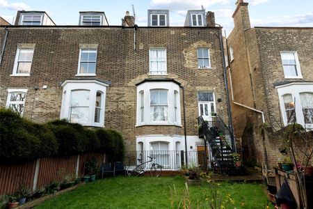 2 Bed Maisonette, Belvedere Road, SE19 - Photo 2