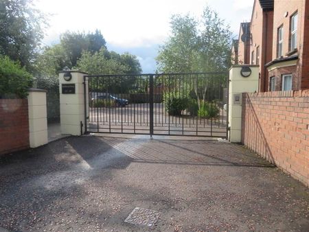 30 Richmond Park, Upper Lisburn Road, Belfast, BT10 0HB - Photo 2