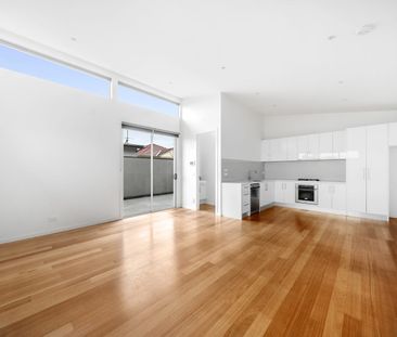 Modern Two Bedroom Townhouse - Photo 2