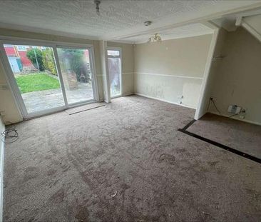 North Luton - Wauluds Bank Drive - Bedroom - Needs Tenant Refurbish... - Photo 6