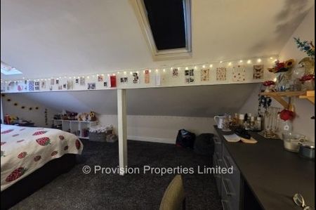 8 Bedroom House Brudenell Road - Photo 3