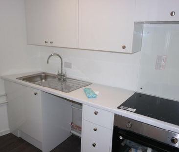 2 bedroom ground floor flat to rent - Photo 3
