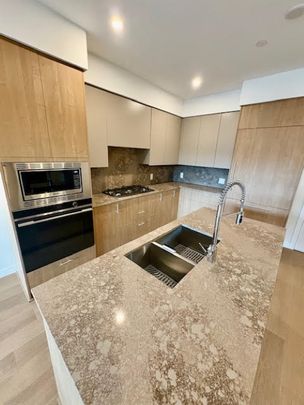 Second Floor – Corner unit – ZARA! - Photo 1