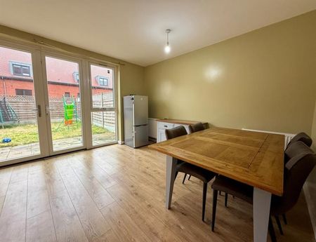 4 Bedroom Terraced To Let - Photo 4
