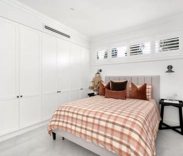 Stylish Furnished Home in Prime Croydon - Photo 3