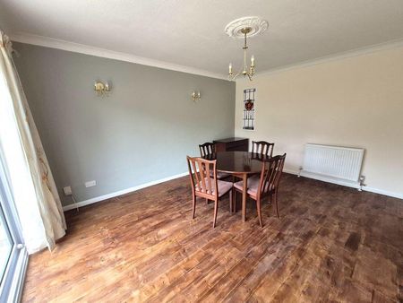 4 bedroom detached house to rent - Photo 5