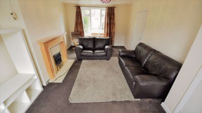 4 bedroom House in Langdale Gardens, Leeds - Photo 3