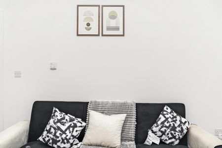 1 bedroom serviced apartment to rent - Photo 3