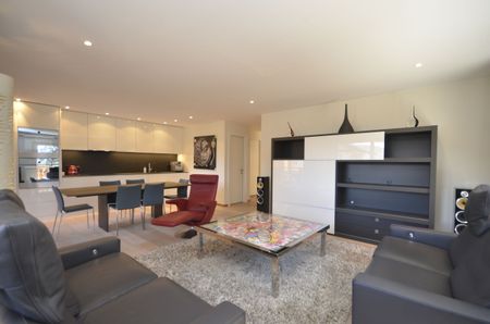 Very nice 4-room apartment for rent in a small building - Photo 3