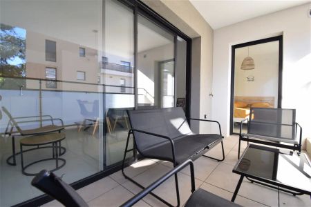 Location appartement 3 pièces - 61m² à Hyeres (83400) - Photo 2