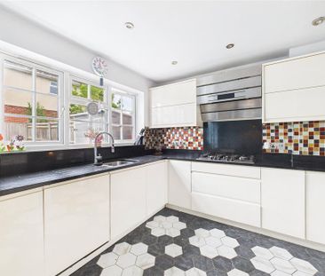4 bedroom link detached house to rent - Photo 4