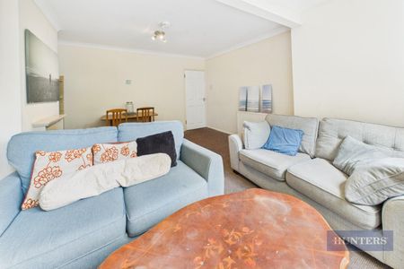 4 bedroom House To Let - Photo 2