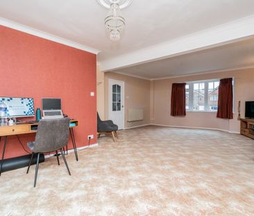 4 bed Detached House To Let - Photo 2