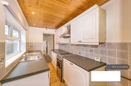 2 bedroom terraced house to rent - Photo 5