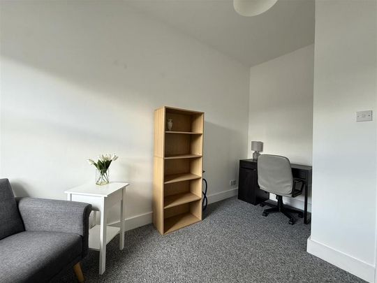 5 bedroom property to rent - Photo 1