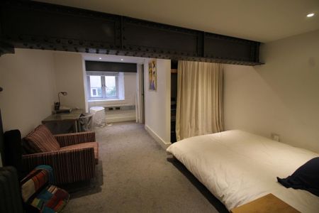 4 bedroom flat to rent - Photo 2