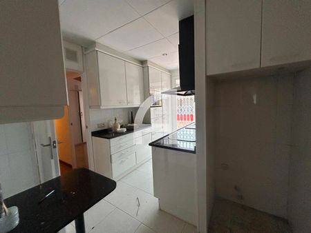 Piso de alquiler en Mare de Deu de Montserrat, La Salut - Photo 3