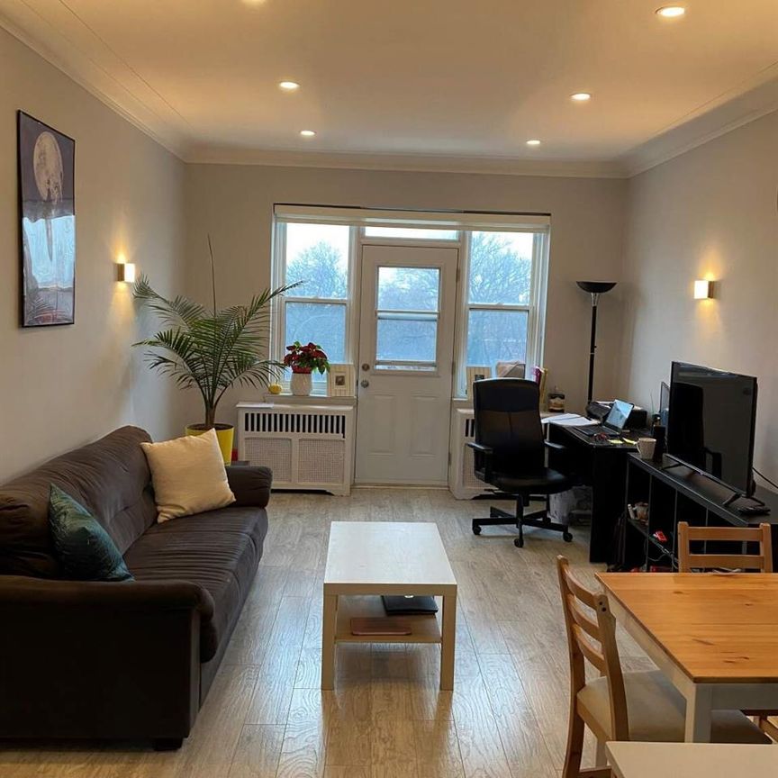 1 Bedroom - 4201 Boulevard Decarie, Montréal - Photo 1