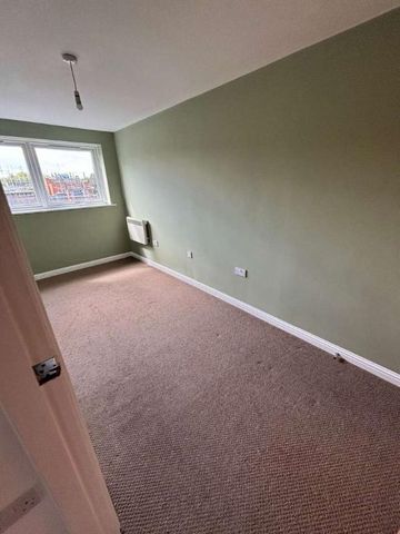 Lowbridge Court, Garston, Liverpool, L19 - Photo 4