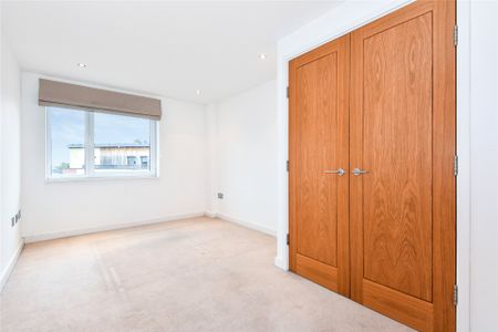2 bedroom Flat in The Courtyard, Camberley - Photo 2