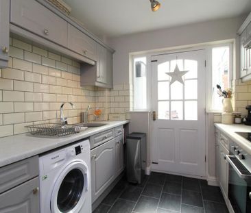 2 bedroom end of terrace house to rent - Photo 5