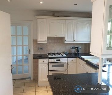 4 bedroom detached house to rent - Photo 6