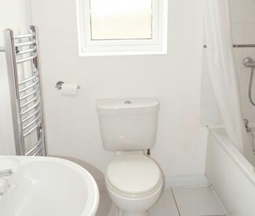 Semi-detached house to rent on - Photo 3
