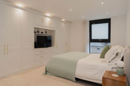 Epsom Court, Upper High Street - Photo 3