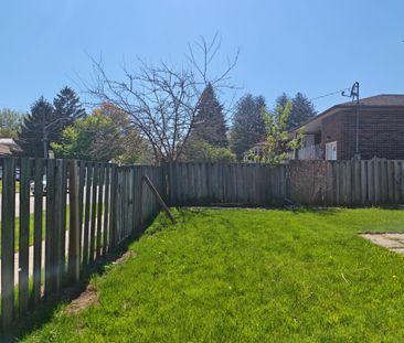 For Lease - 58 Kitchener Road Unit# Main, Toronto, Ontario - Photo 2