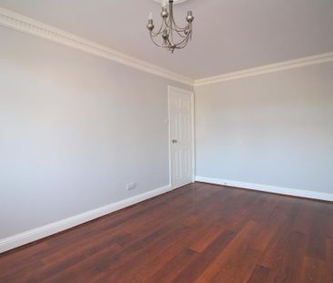 4 bedroom end of terrace house to rent - Photo 1