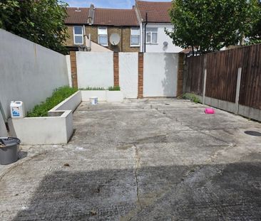 3 Bed Semi-Detached House, May Terrace, IG1 - Photo 6