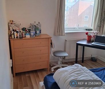 1 bedroom in a flat share to rent - Photo 4