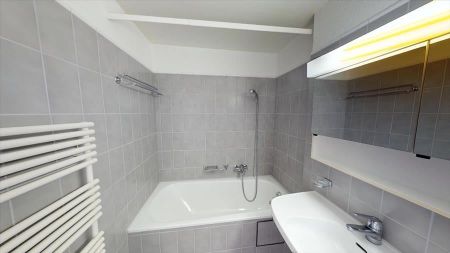 "In a quiet neighborhood" - Foto 5