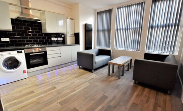 3 bedroom flat to rent - Photo 1