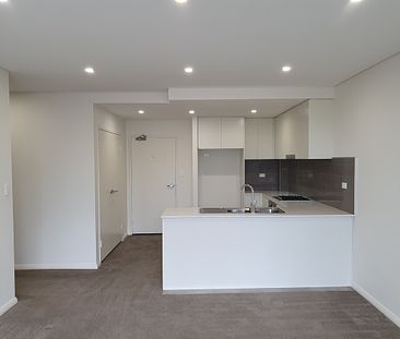 Modern Spacious 2 Bedrooms Apartment In Prime Location For Lease!! - Photo 6