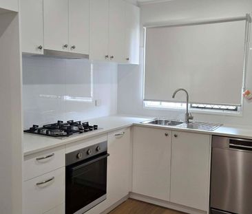 Freshly Renovated Gem – Convenient Coastal Living - Photo 4