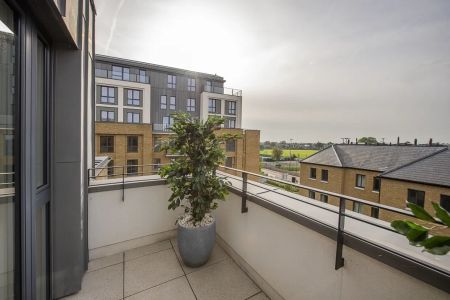 3 bedroom flat to rent - Photo 4
