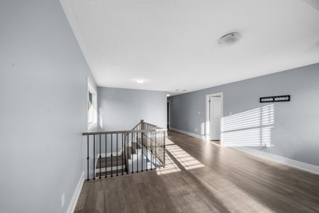 For Lease - 35 Tyndall Drive, Bradford West Gwillimbury, Ontario - Photo 2