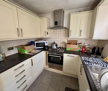 1 bedroom in a house share to rent - Photo 4
