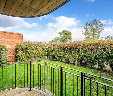 The Crescent, Station Road, Woldingham, CR3 - Photo 2