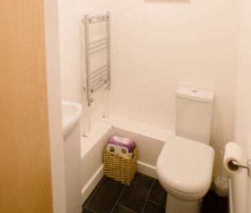 Dumbarton Close Middle Floor Back Bedroom - Photo 6